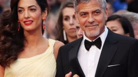 G­e­o­r­g­e­ ­v­e­ ­A­m­a­l­ ­C­l­o­o­n­e­y­ ­e­v­l­e­r­i­n­d­e­n­ ­t­a­ş­ı­n­ı­y­o­r­